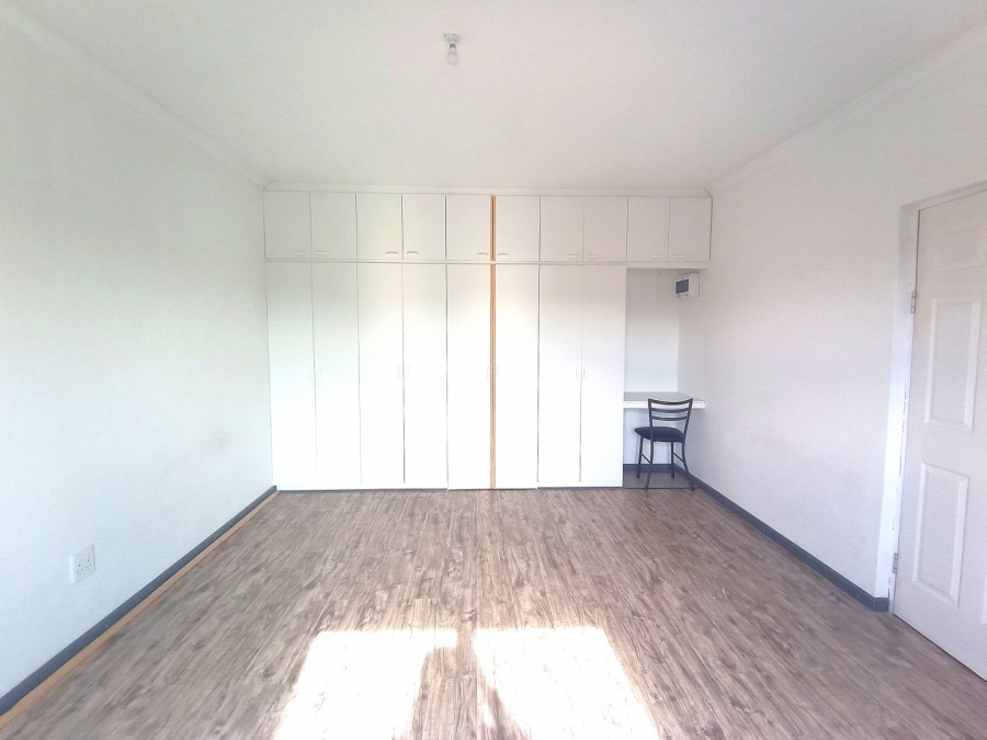 11 Bedroom Property for Sale in Ravensmead Western Cape